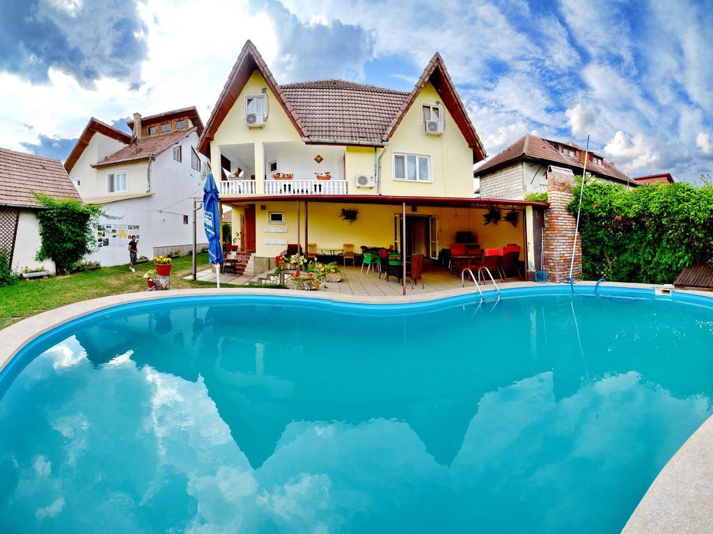 Pensiunea Vila Silva I Haţeg Exterior foto
